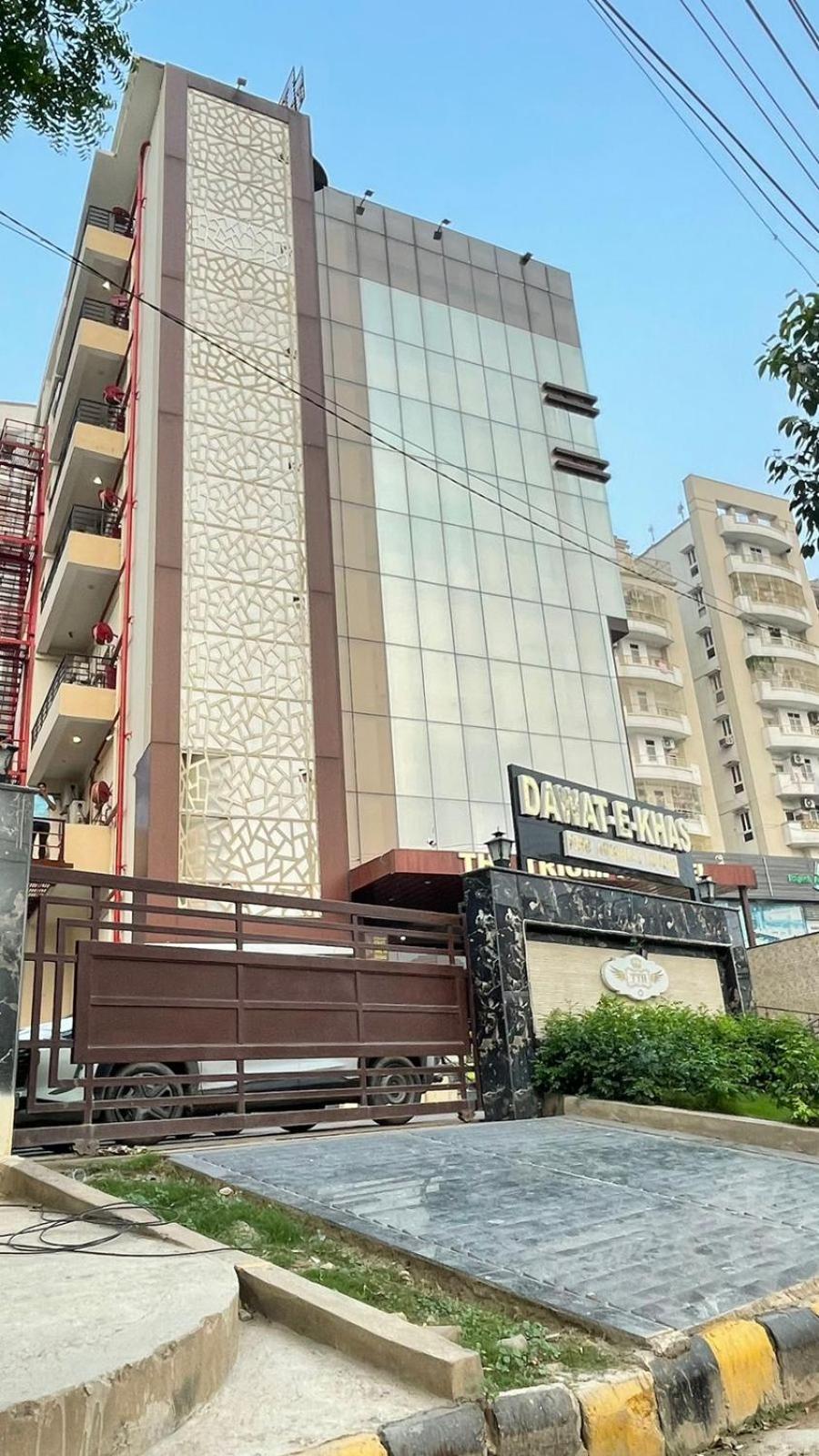 The Triumph Hotel Варанаси Екстериор снимка