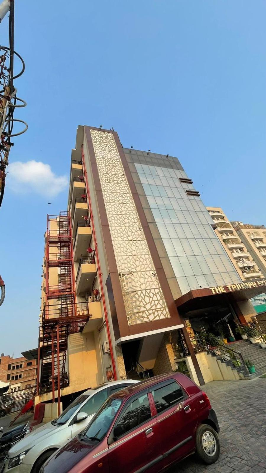 The Triumph Hotel Варанаси Екстериор снимка