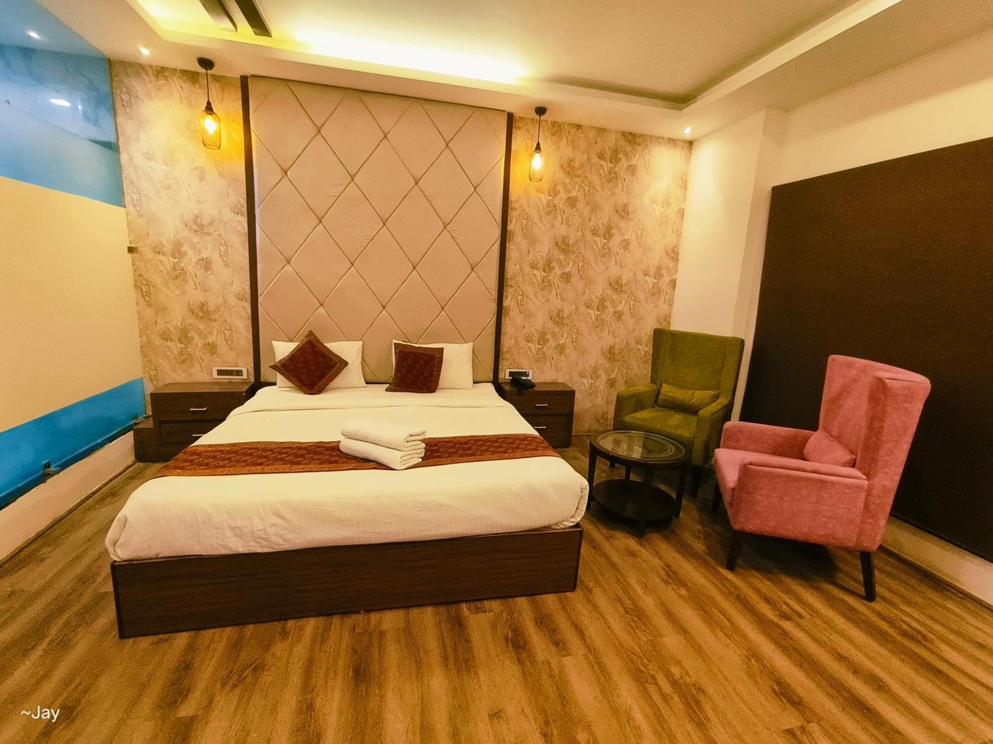 The Triumph Hotel Варанаси Екстериор снимка