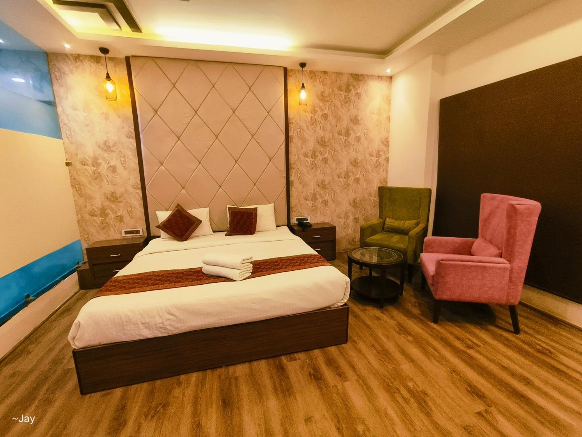 The Triumph Hotel Варанаси Екстериор снимка