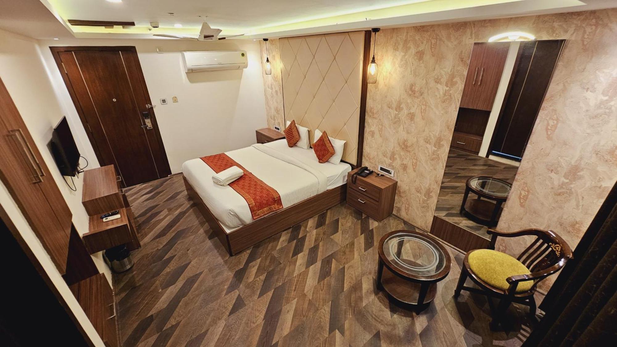 The Triumph Hotel Варанаси Екстериор снимка